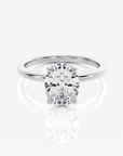 Celeste Solitär Hidden Halo Oval förlovningsring i 18K vitt guld med ovalslipad diamant, framifrån