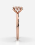 Förlovningsring roséguld från sidan – Isabella Hidden Halo Oval | Ophira & Co