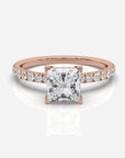 Prinsess förlovningsring 18K roséguld – Isabella Hidden Halo & Sidostenar | Ophira & Co