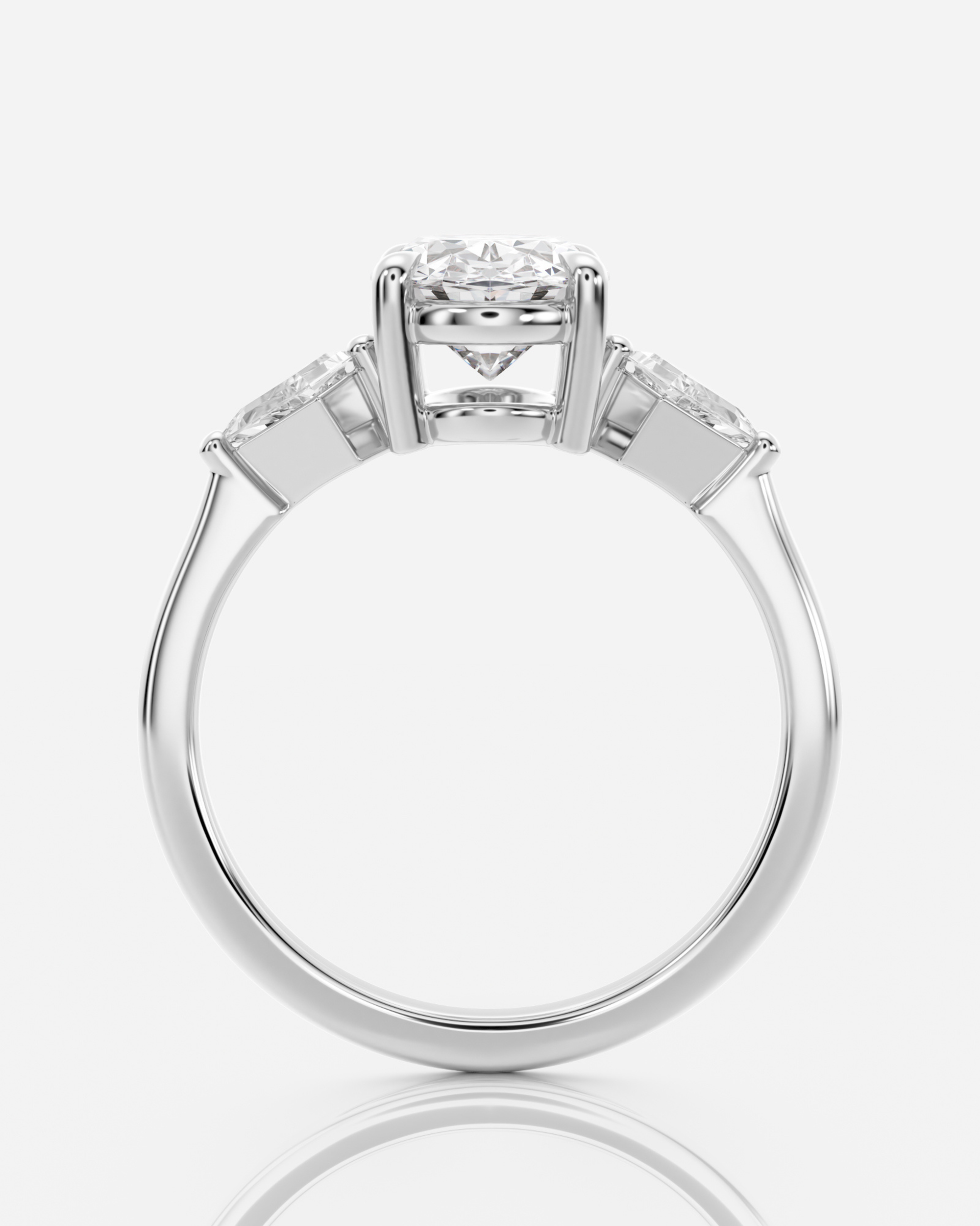 Eira Trestensring i 18K vitt guld, sidovy med tre diamanter och enkelt band