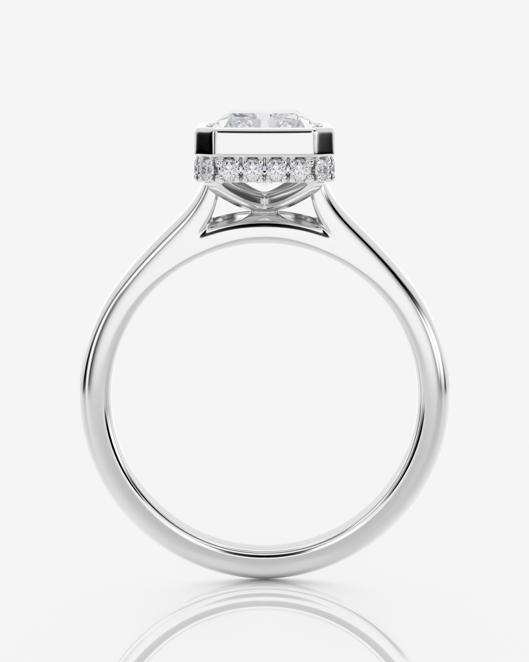 Aria Solitär Bezel Radiant förlovningsring i 18K vitt guld, vy uppifrån med diamantdetalj