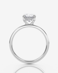 Celeste Solitär Hidden Halo Oval förlovningsring i 18K vitt guld, vy uppifrån med hidden halo