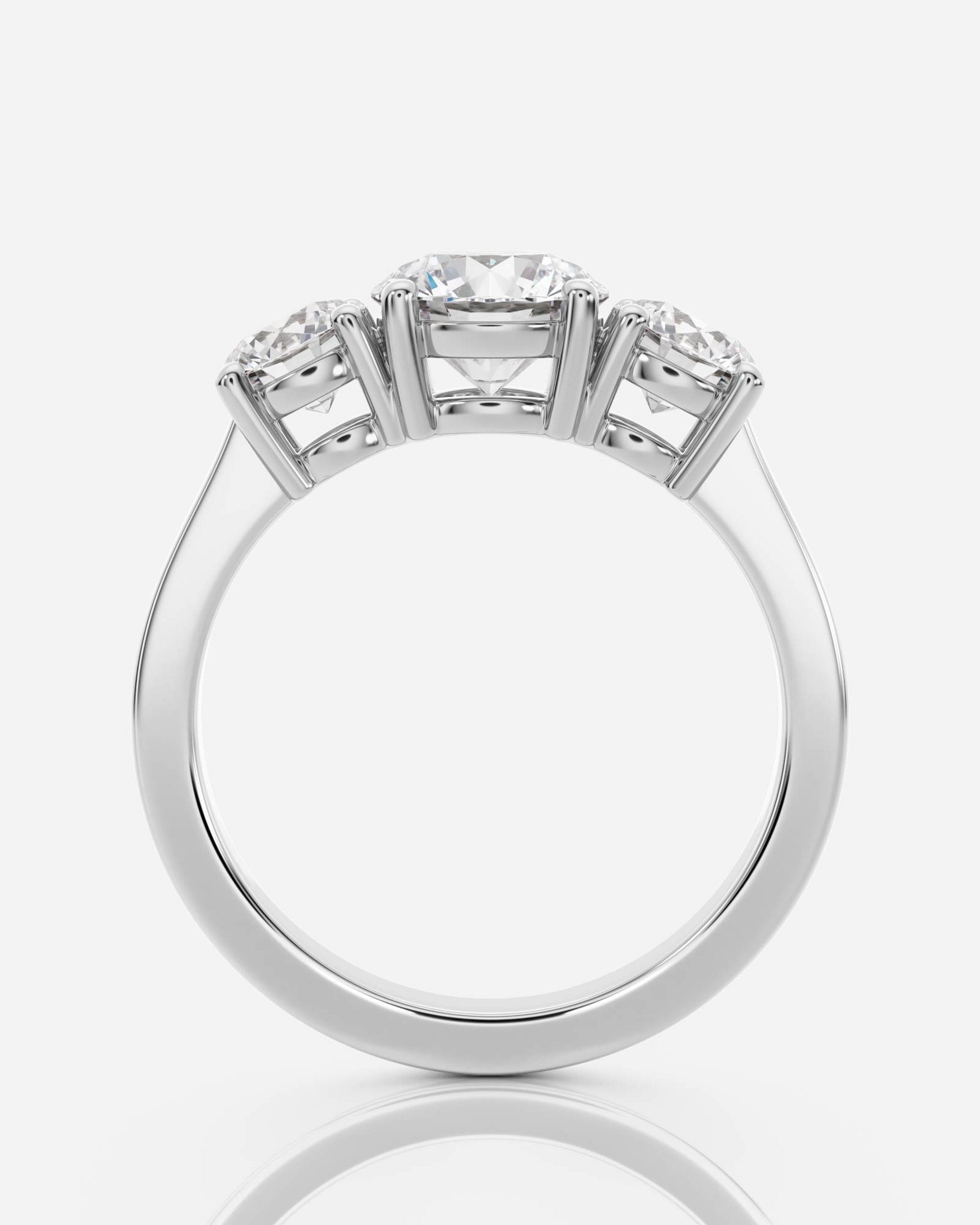 Marceline Trestensring i 18K vitt guld, sidovy med tre rundslipade diamanter