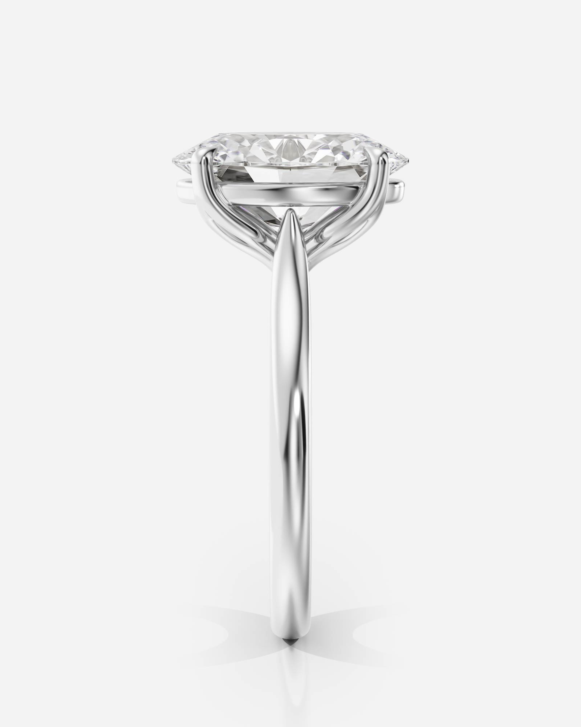 Theodora Katedral Solitär förlovningsring i 18K vitt guld, vy uppifrån med ovalslipad diamant