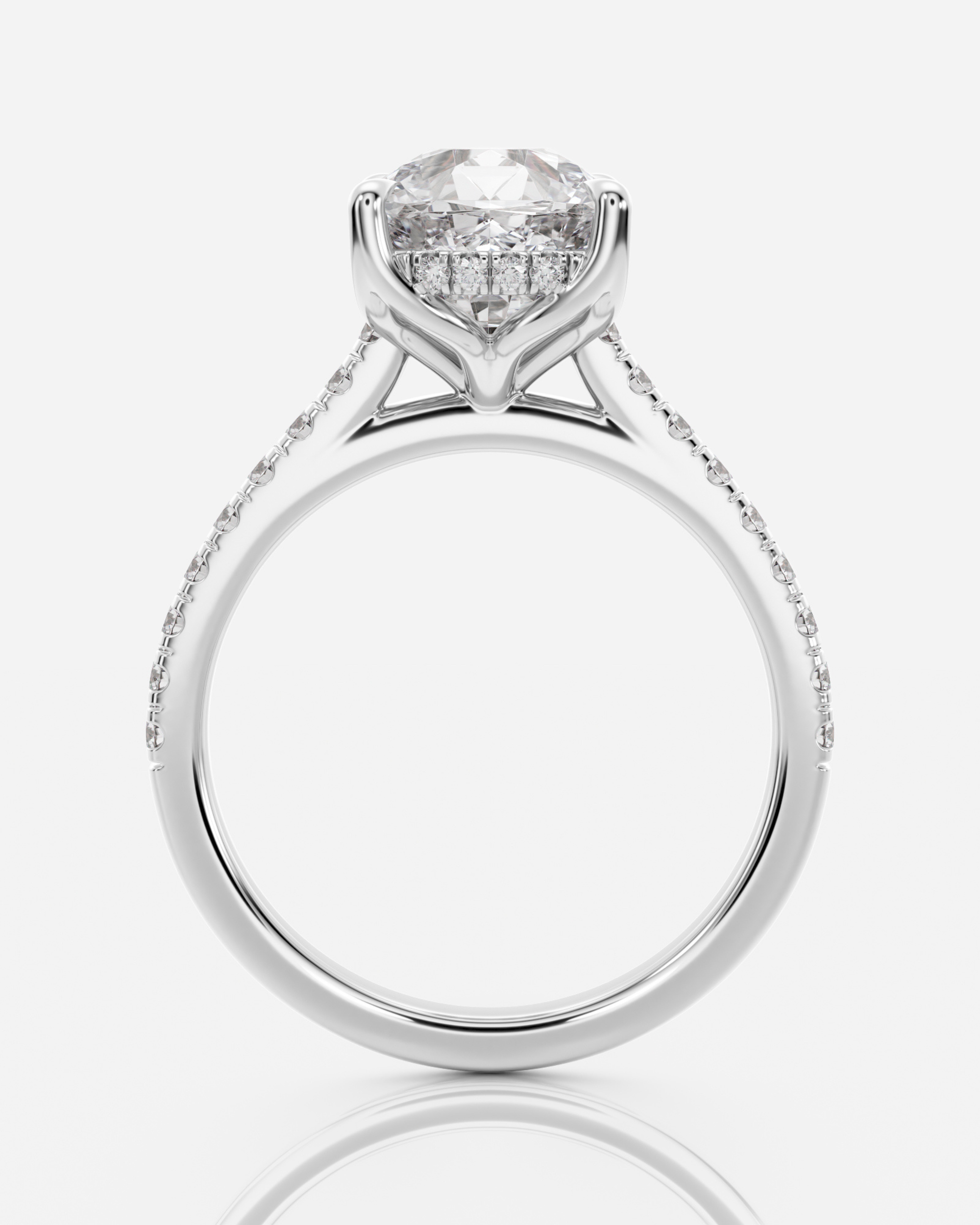 Anastasia Sidostenar & Hidden Halo förlovningsring i 18K vitt guld, vy uppifrån med cushionslipad diamant och sidostenar