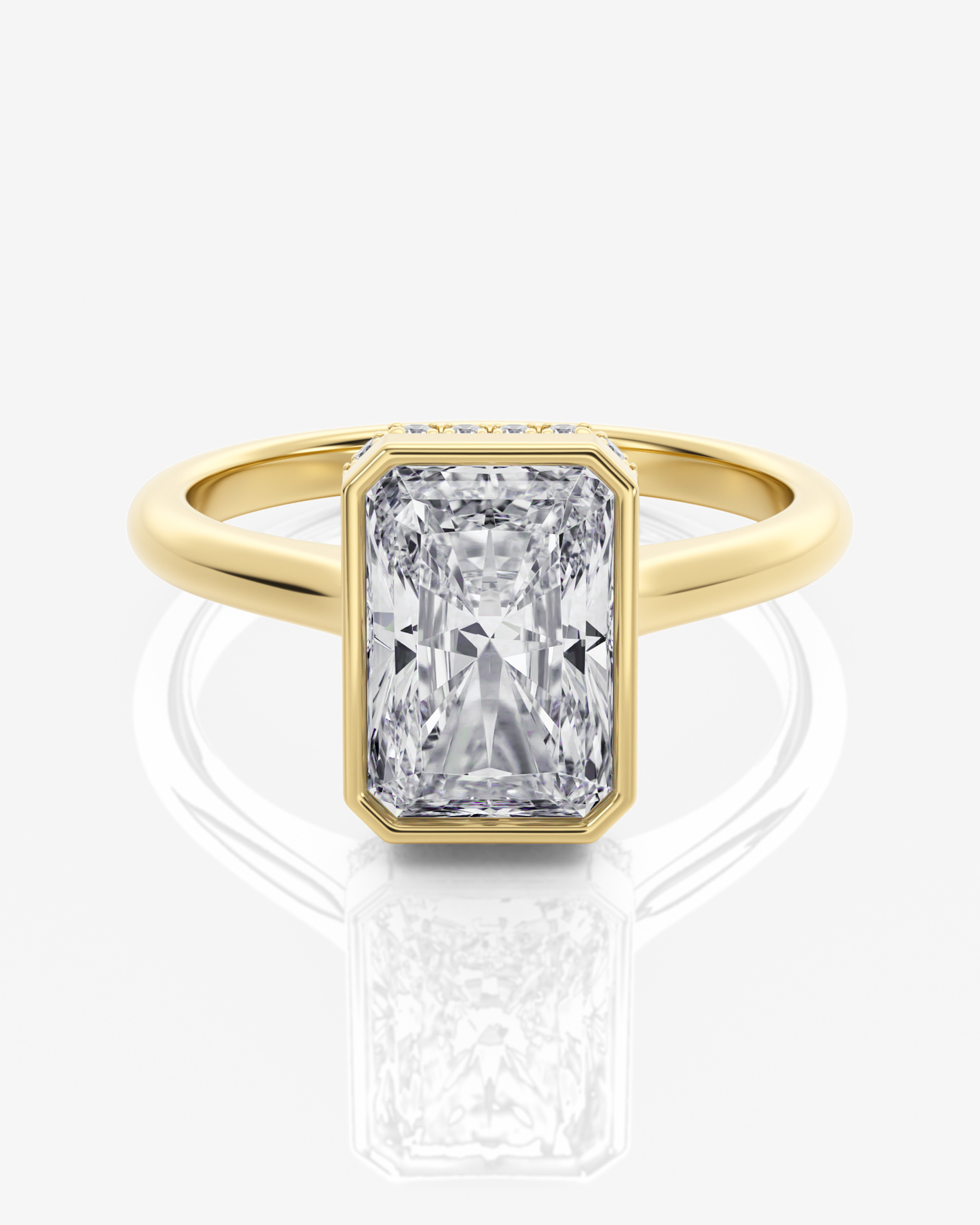 Aria Solitär Bezel Radiant förlovningsring i 18K guld med radiantslipad diamant i bezel-fattning, framifrån
