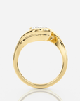 Nala Solitär Oval förlovningsring i 18K guld, sidovy med skulptural S-kurva och oval diamant