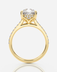 Anastasia Sidostenar & Hidden Halo förlovningsring i 18K guld, vy uppifrån med cushionslipad diamant och sidostenar
