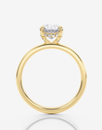 Celeste Solitär Hidden Halo Oval förlovningsring i 18K guld, sidovy med hidden halo-detalj