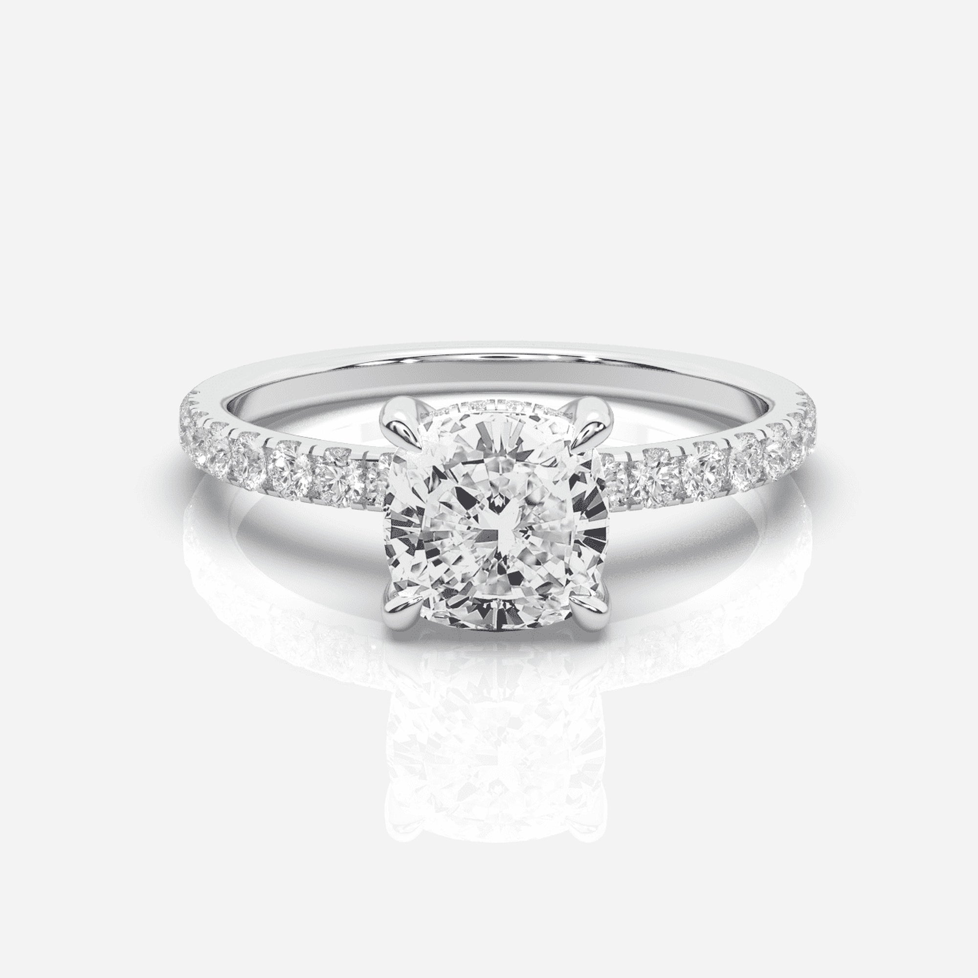 Diamant förlovningsring 18K vitt guld – Isabella Hidden Halo & Sidostenar Kudde | Ophira & Co