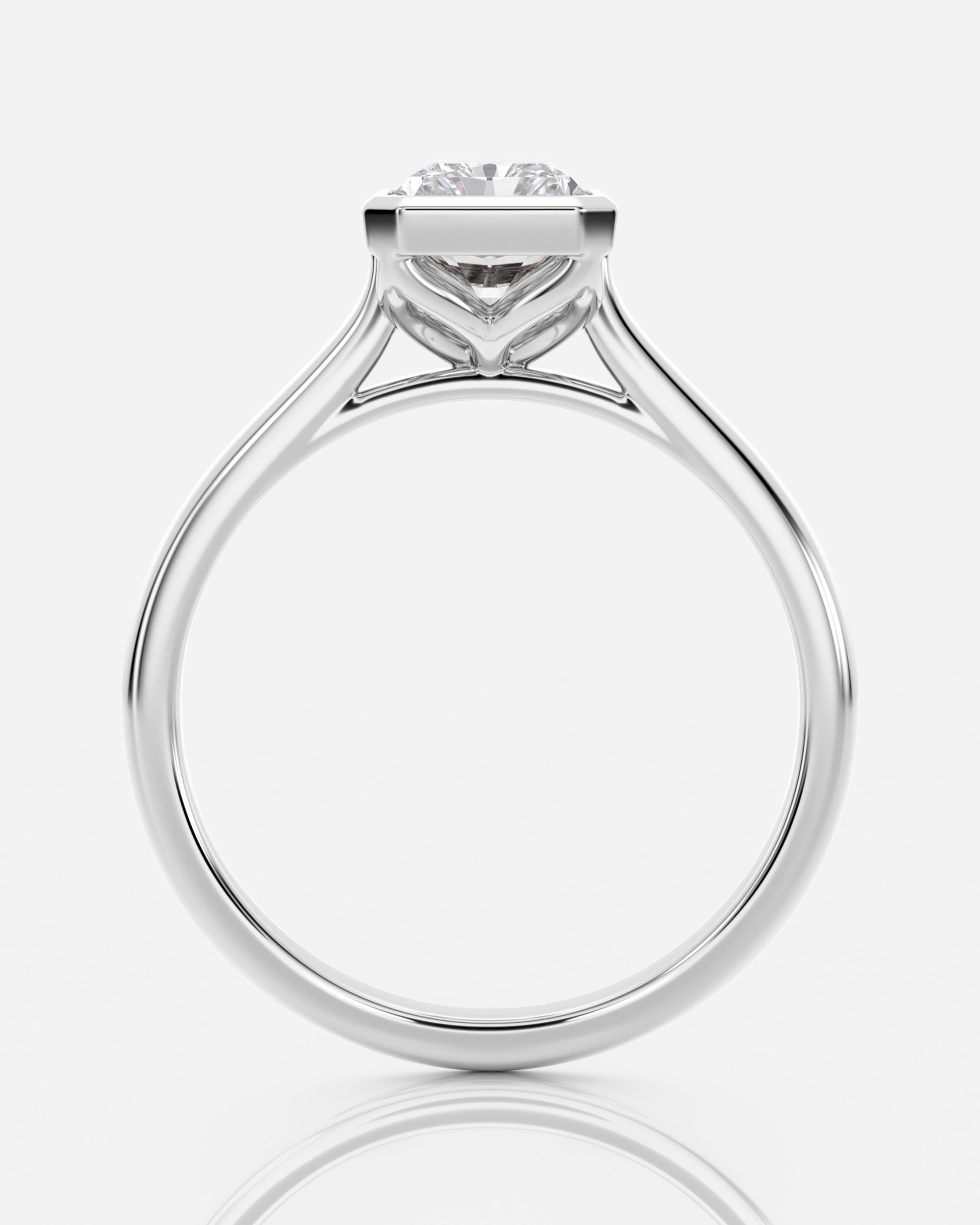 Emerald förlovningsring vitguld bezel från sidan – Athea Basel | Ophira & Co
