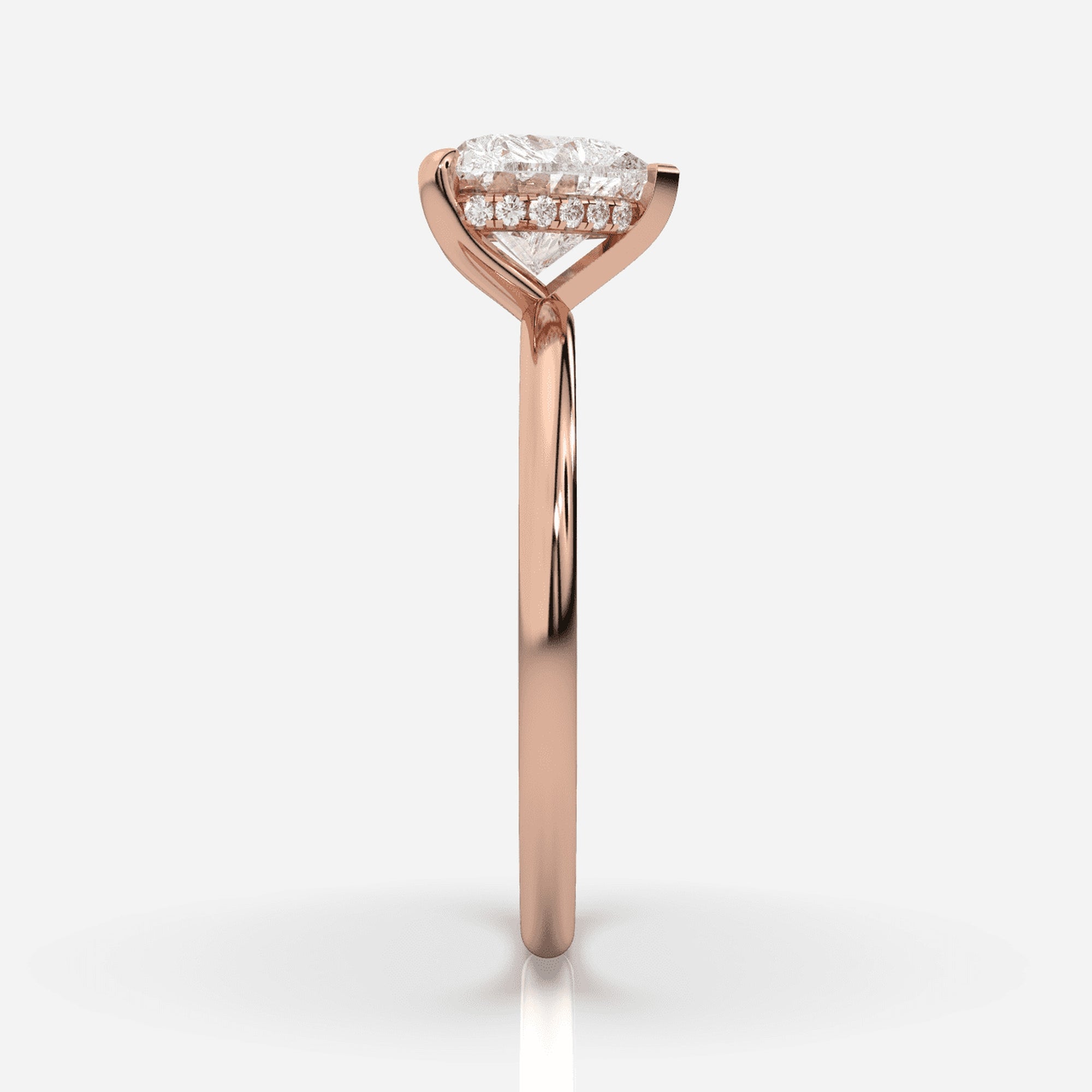 Förlovningsring roséguld från sidan – Isabella Hidden Halo Hjärta | Ophira &amp; Co