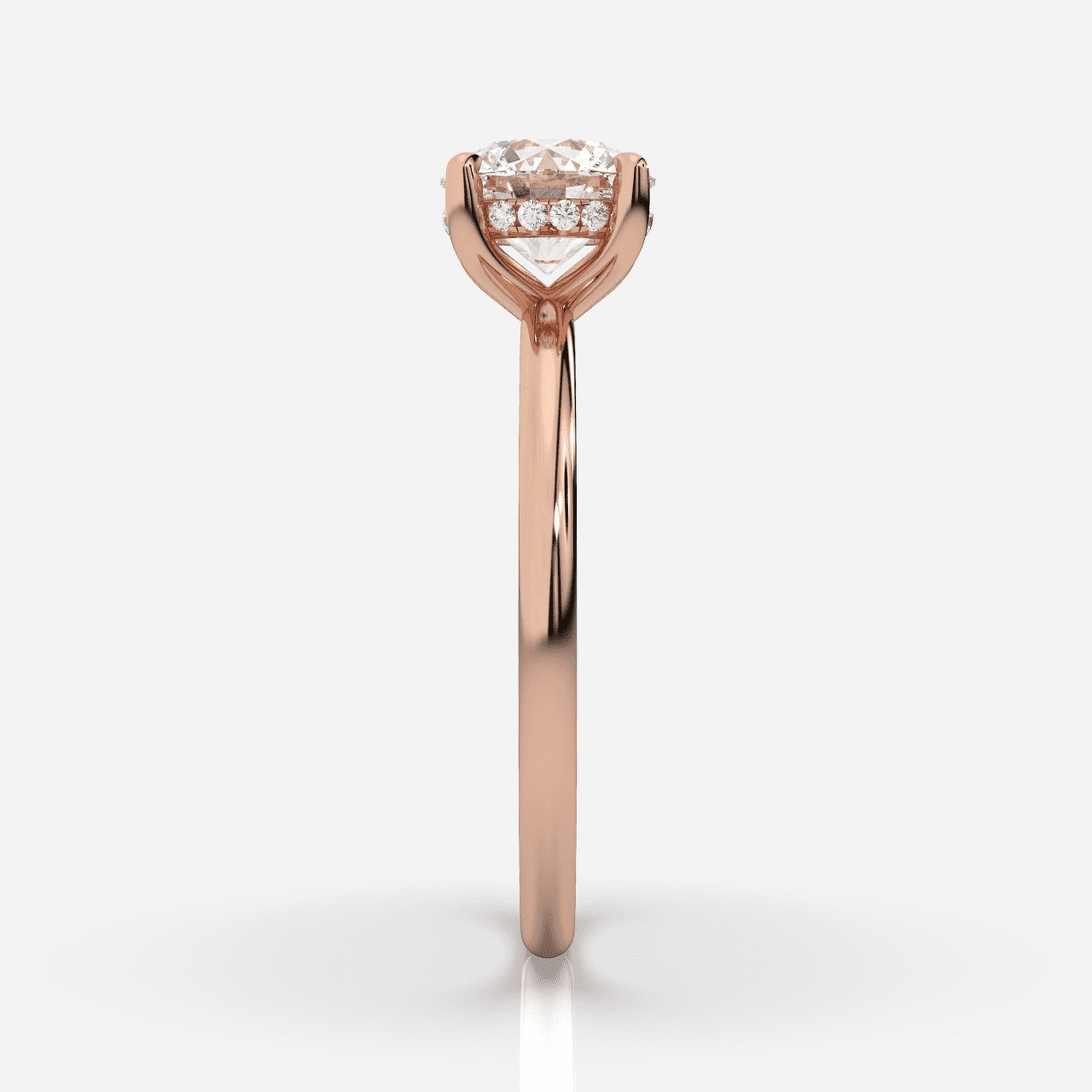 Förlovningsring roséguld från sidan – Isabella Hidden Halo Round | Ophira &amp; Co