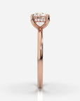 Förlovningsring roséguld från sidan – Isabella Hidden Halo Round | Ophira & Co