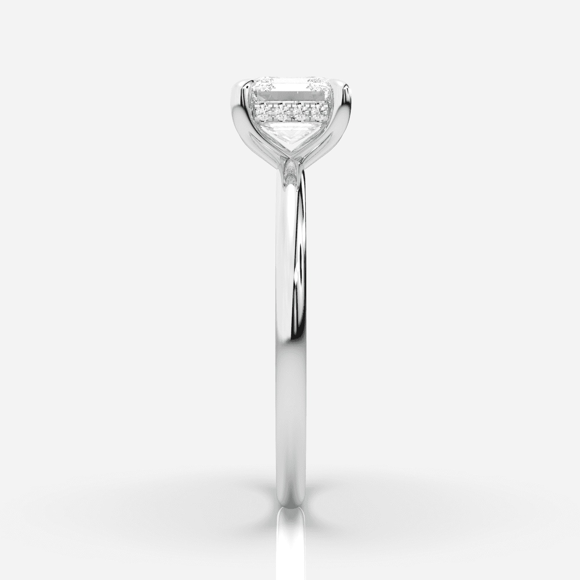Förlovningsring vitguld från sidan – Isabella Hidden Halo Asscher | Ophira & Co