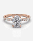 Oval förlovningsring 18K roséguld – Isabella Hidden Halo & Sidostenar | Ophira & Co