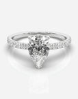 Päron förlovningsring 18K vitt guld – Isabella Hidden Halo & Sidostenar | Ophira & Co